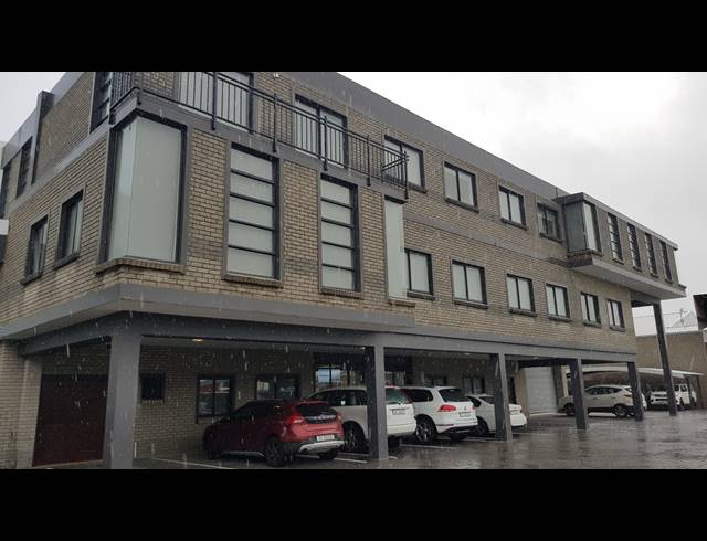 3,081M² FACTORY TO LET IN SAXON INDUSTRIAL